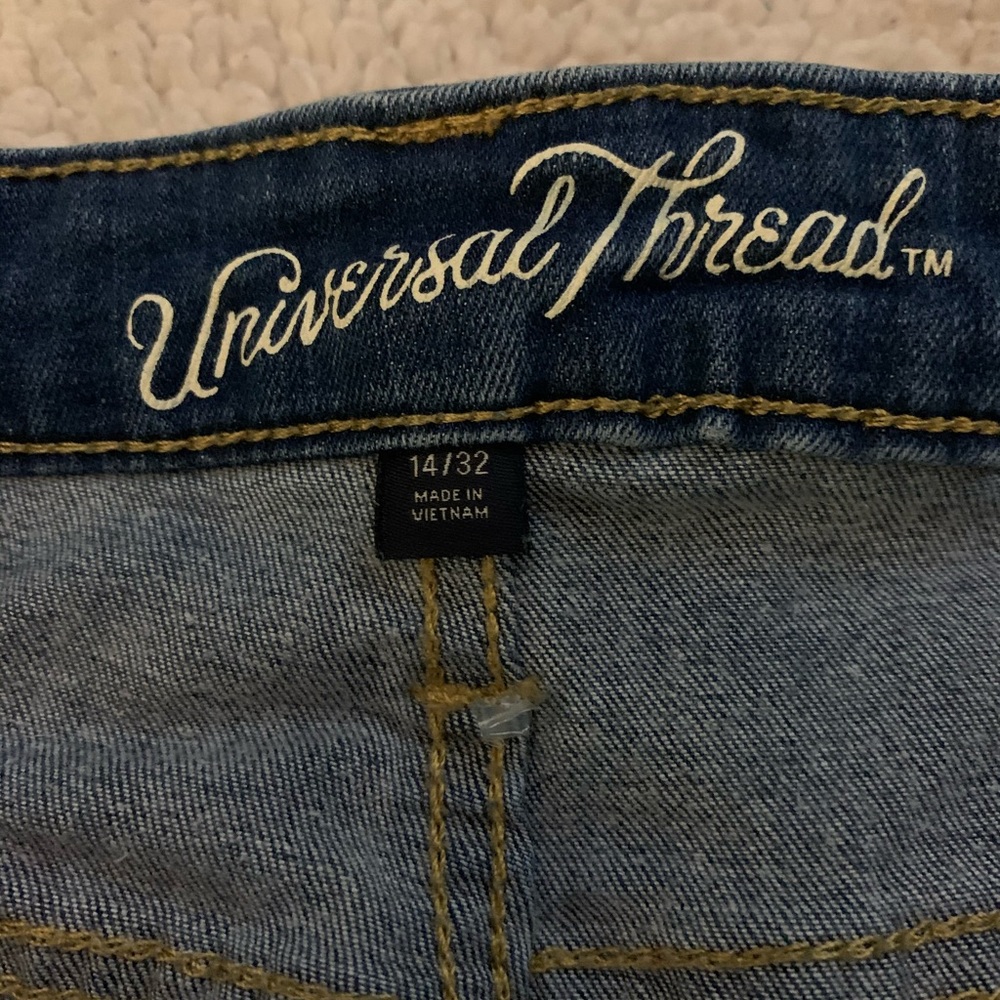 Universal Thread Mid Rise Cut Off Shorts Dark Wash - Picture 4 of 4